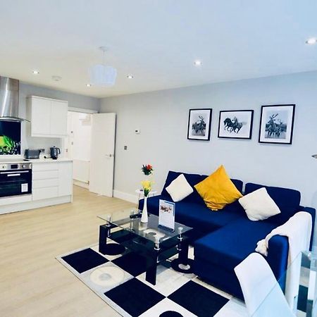 Morden Central Self Contained Flat By Cozynest Reading Eksteriør billede