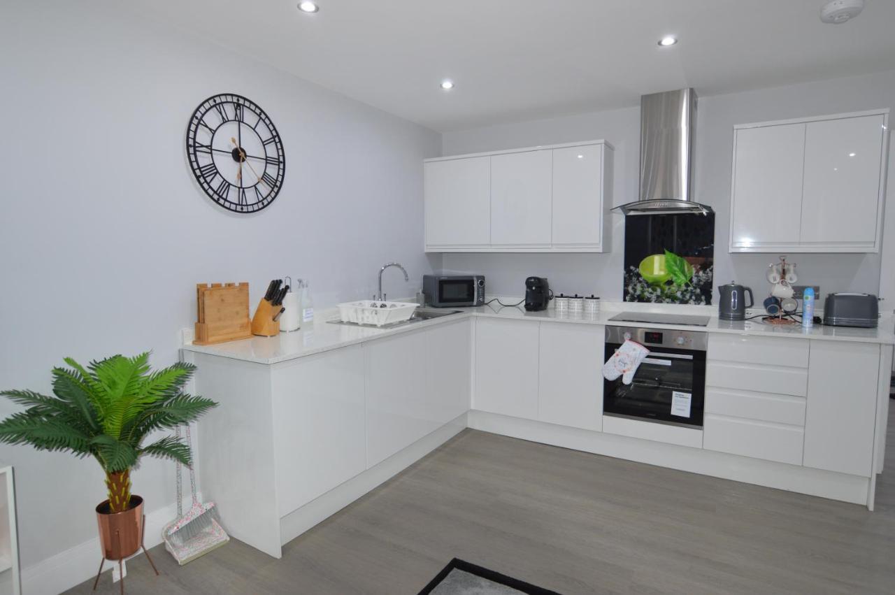 Morden Central Self Contained Flat By Cozynest Reading Eksteriør billede