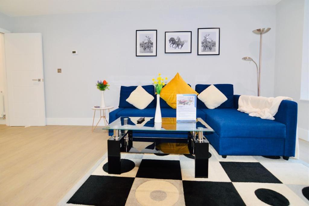 Morden Central Self Contained Flat By Cozynest Reading Eksteriør billede