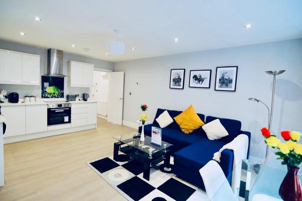 Morden Central Self Contained Flat By Cozynest Reading Eksteriør billede